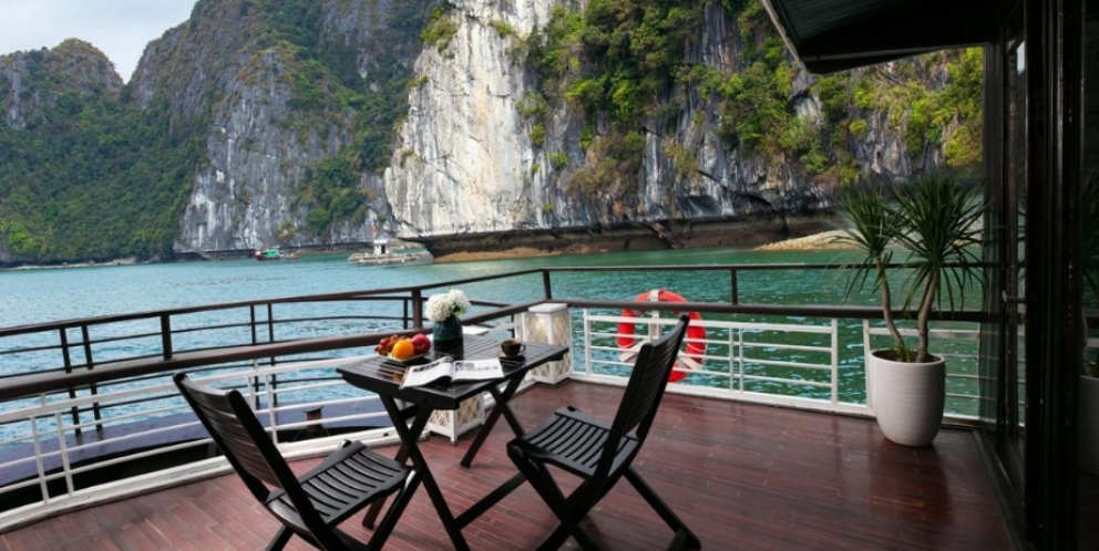 Immerse in the best experience in Bai Tu Long bay