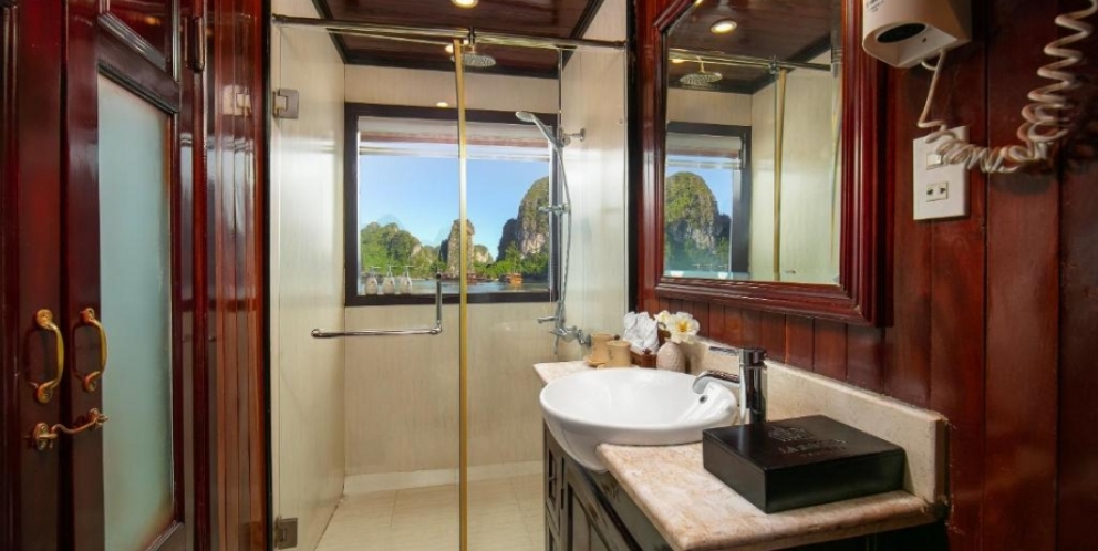 Bathroom equipped with modern amenities 