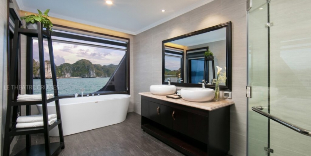 Bathroom with ocean view 