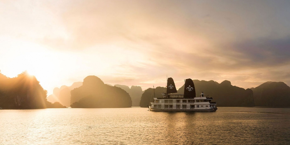 Sunset-in-bai-tu-long-bay