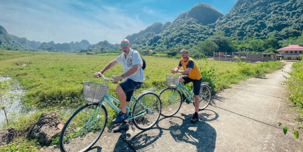 cycling-around-viet-hai-village