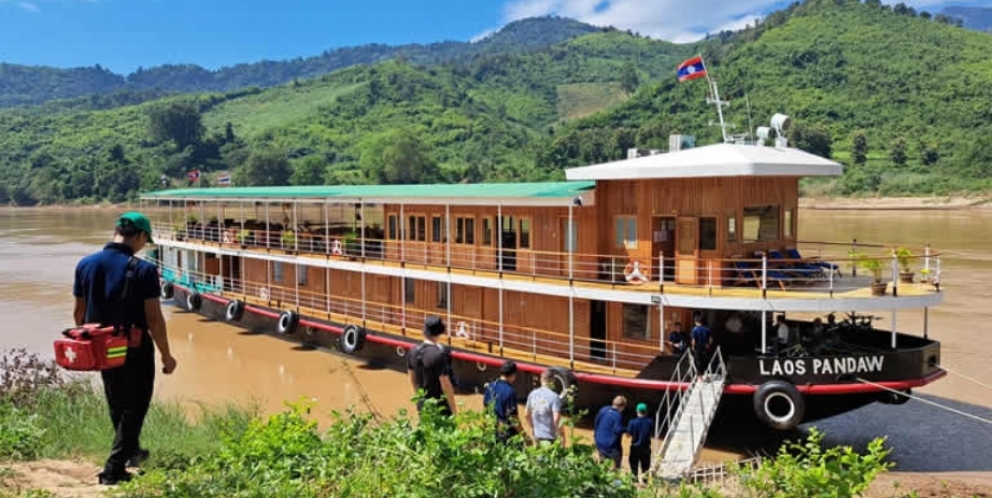 Excursion along Mekong river