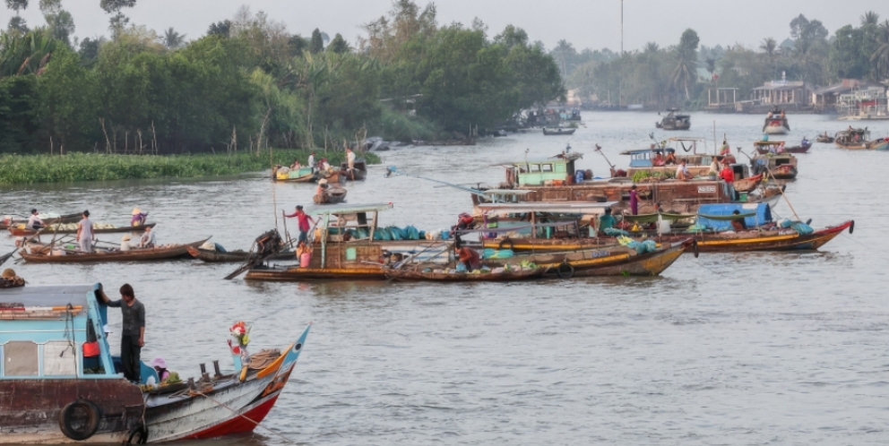 Lifestyle on river 