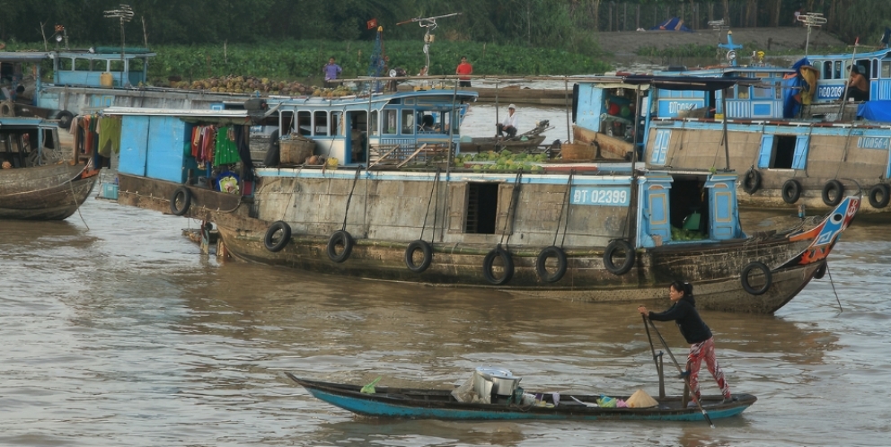 Buslting Cho Lach canal 