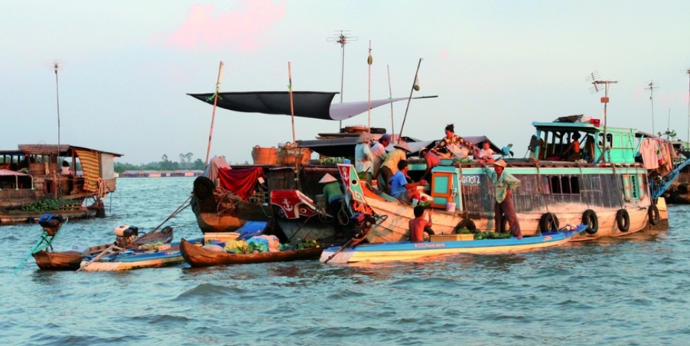 Daily life along Mekong River 