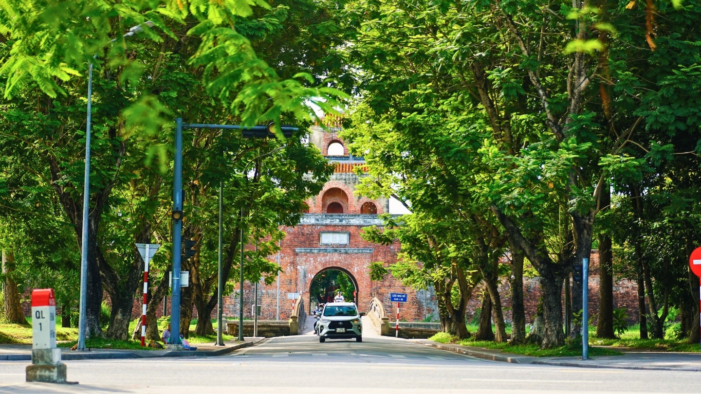 A scenic drive through historic Hue