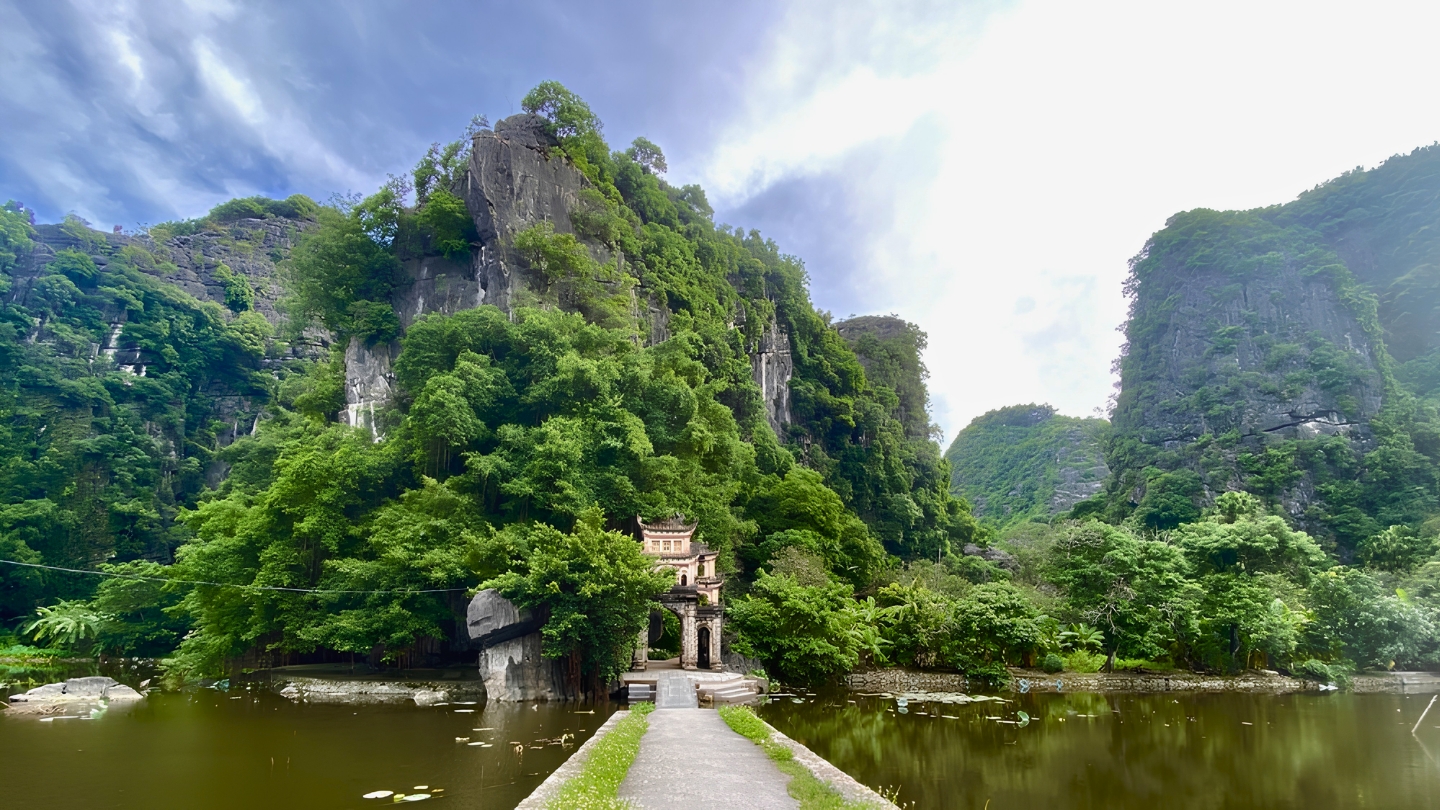 Visiting Bich Dong Pagoda in Ninh Binh