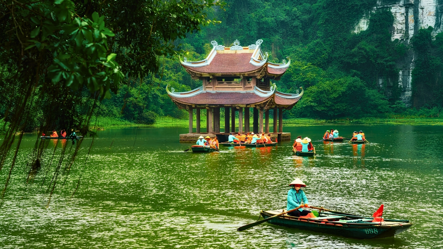 Hành Cung Vũ Lâm, a highlight of the Trang An Ninh Binh boat tour