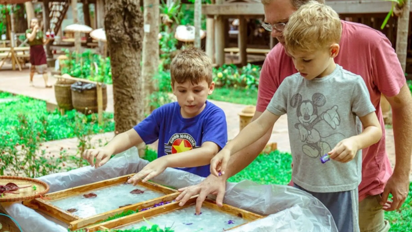 Laos family travel expenses