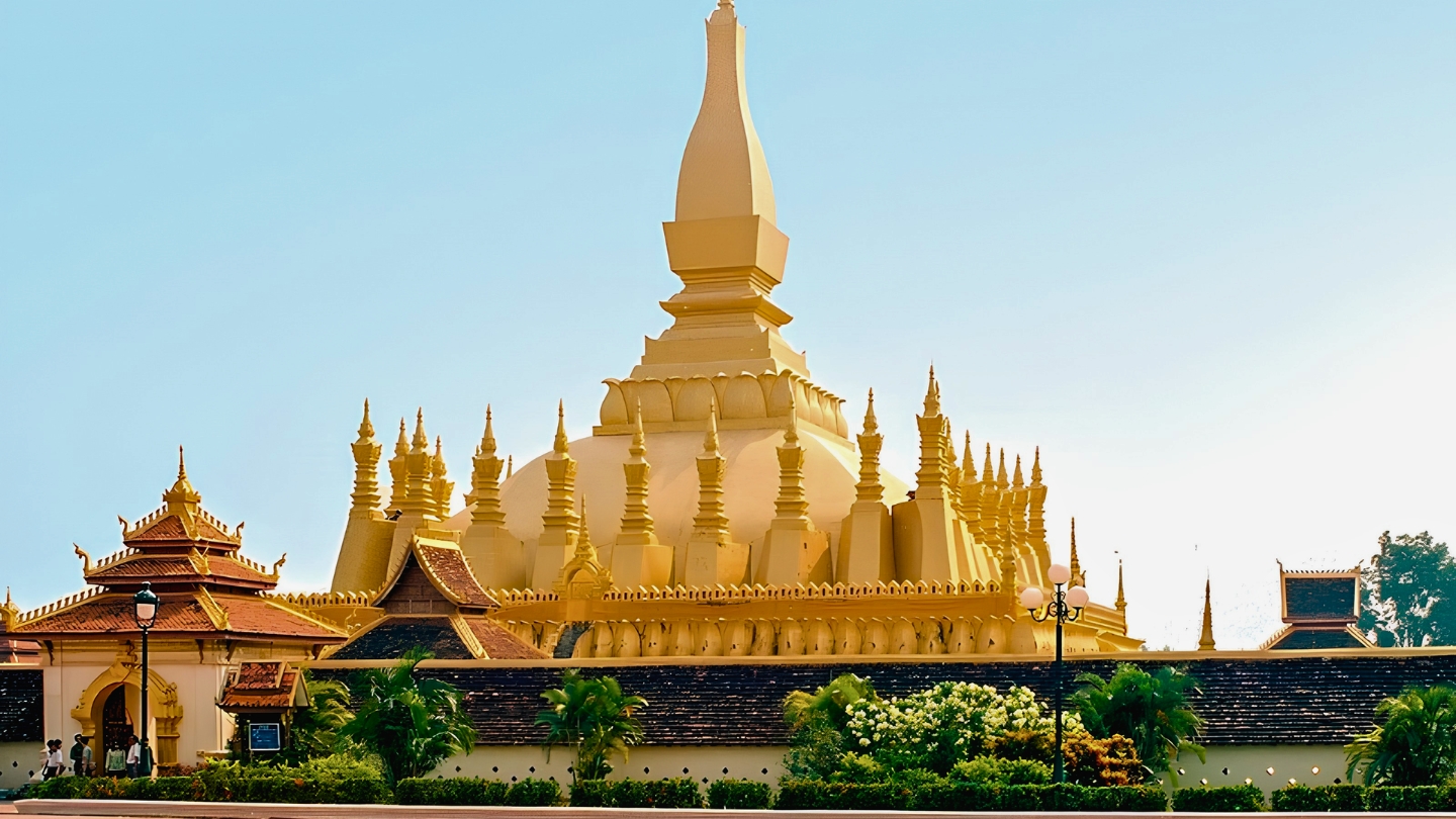 Admiring Pha That Luang, an iconic monument of Laos