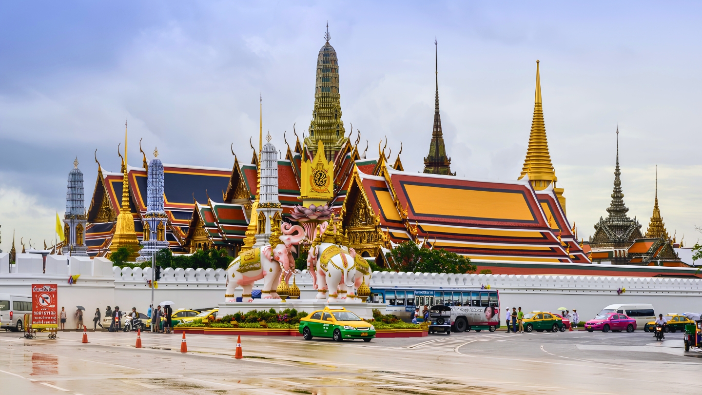 An immersion in the majesty of the Grand Palace and Wat Phra Kaew