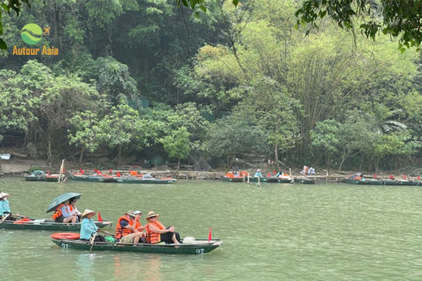 Travelers’ Reviews and Experiences with Autour Asia 14