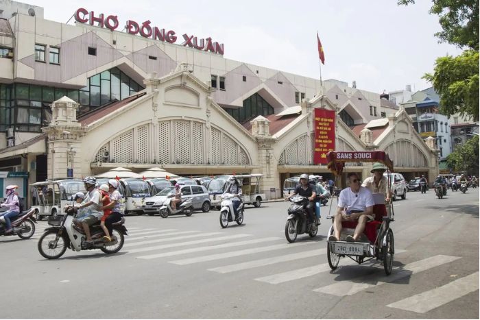 From Dong Xuan Market to the banks of the Red River