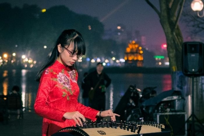Enjoy weekend activities around Hoan Kiem lake