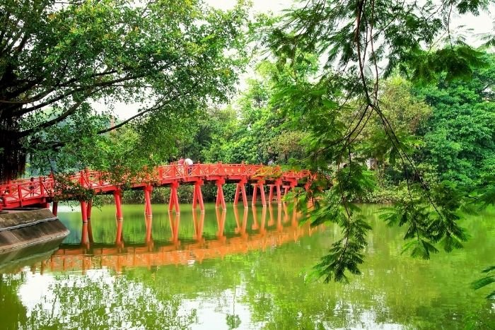 Discover The Huc bridge, a symbol of Hoan Kiem lake