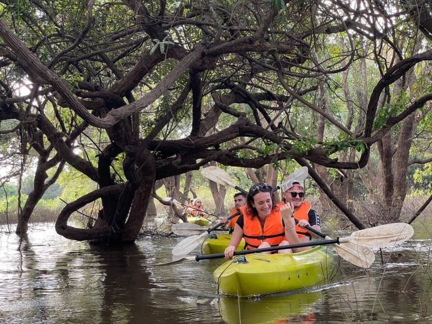 18-Kayaking-Mechrey-Floating-Village-Siem-Reap