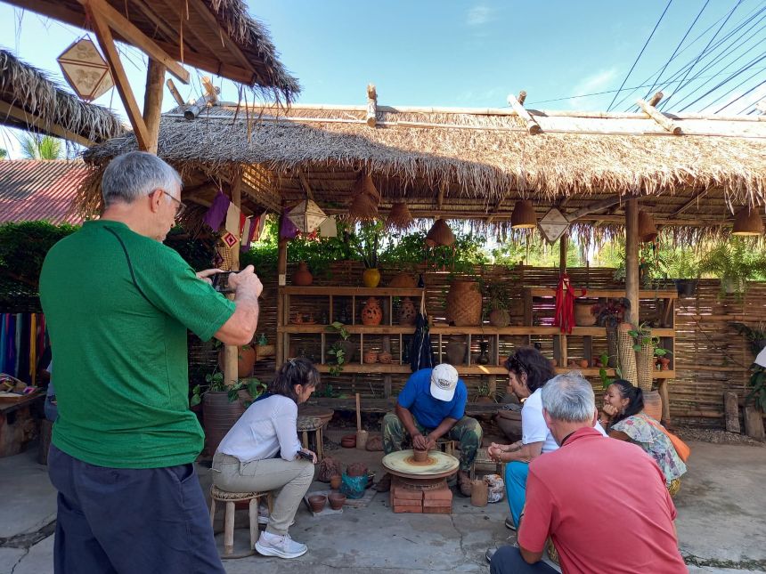 3-luangprabang-laos-cycling