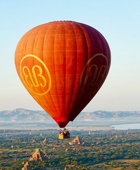 Visit of Bagan (Myanmar) by Air balloon