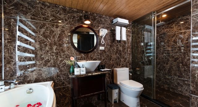 Relax with modern bathroom