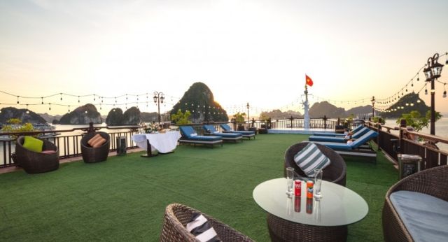 Spacious and modern sundeck