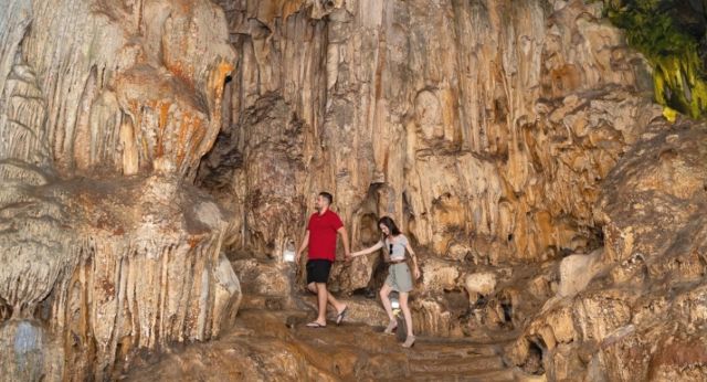 Magnificient beauty of Sung Sot cave