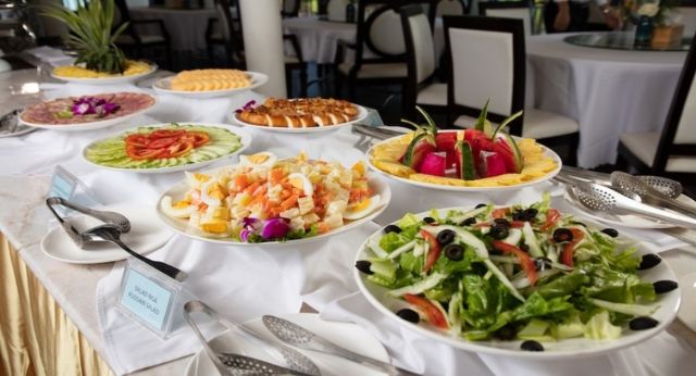 Wide range of tasty Vietnamese food on Amanda cruise