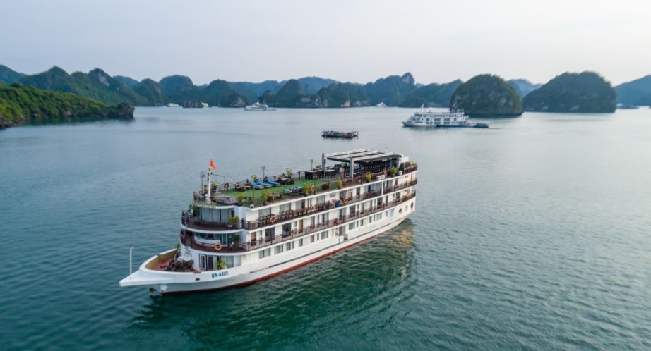 Amanda Halong cruise boat
