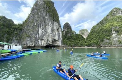 Tung Sau Area - Floating Village (B, L, D)