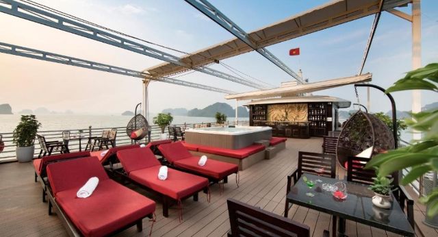 Spacious sundeck