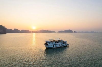 Hanoi - Halong Bay - Tung Sau/Luon Cave - Titop Island (L,D)