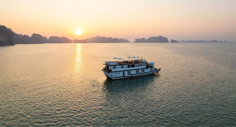 Bhaya Legend private cruise