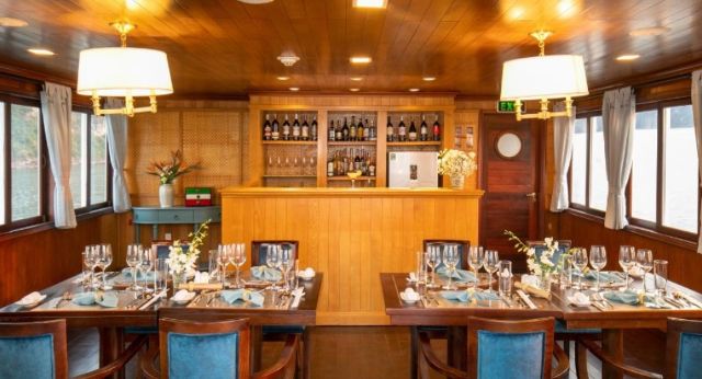 Cozy restaurant onbord
