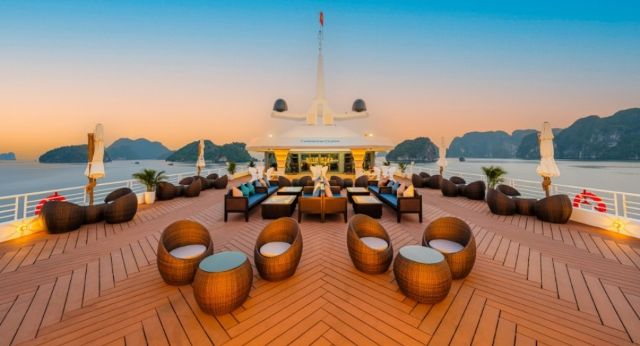 Spacious sundeck