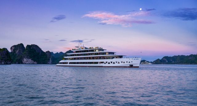 Elite of the Seas Cruise in Lan Ha Bay