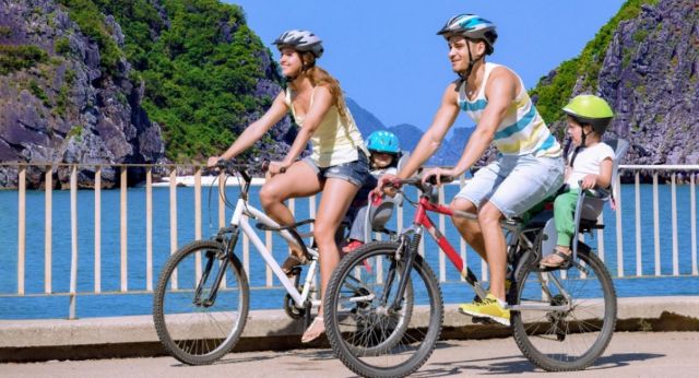 Cycling in Viet Hai village