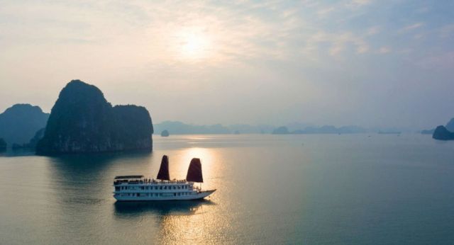 Garden Bay Legend cruise 01 in Bai Tu Long Bay