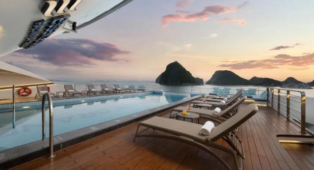 The largest swiming pool on boat