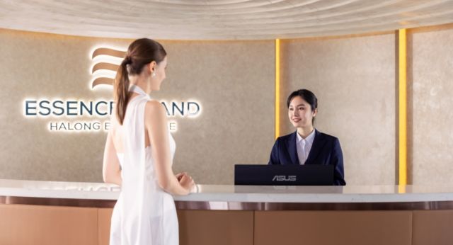 Friendly welcome of cruise