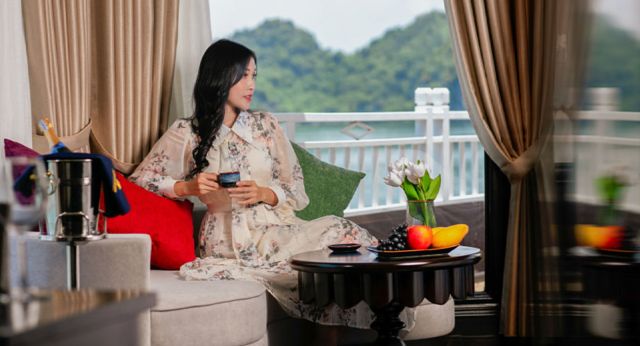Admire-the-beauty-of-Halong-Bay
