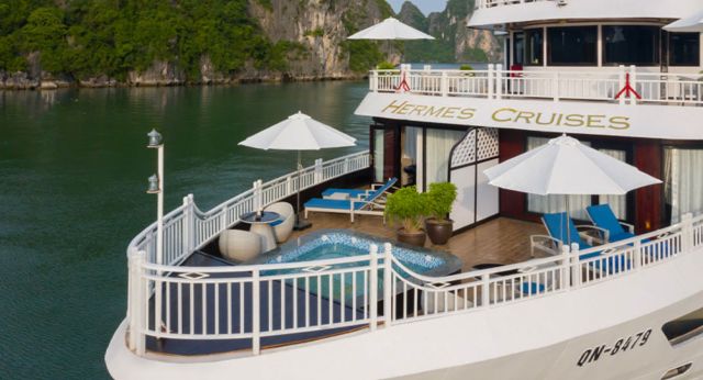Luxury-amenities-on-sun-terrace