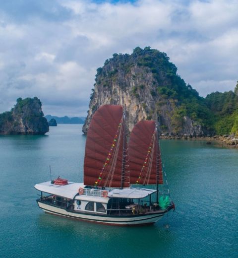 LAmour Private Cruise In Bai Tu Long Bay