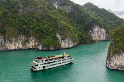 Hanoi – Halong Bay – Luon Cave – Titop Island (-,L,D)