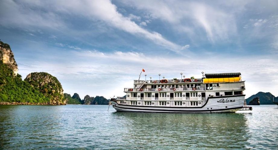 Paloma cruise Bai Tu Long bay
