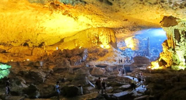 Explore Thien Canh Son cave