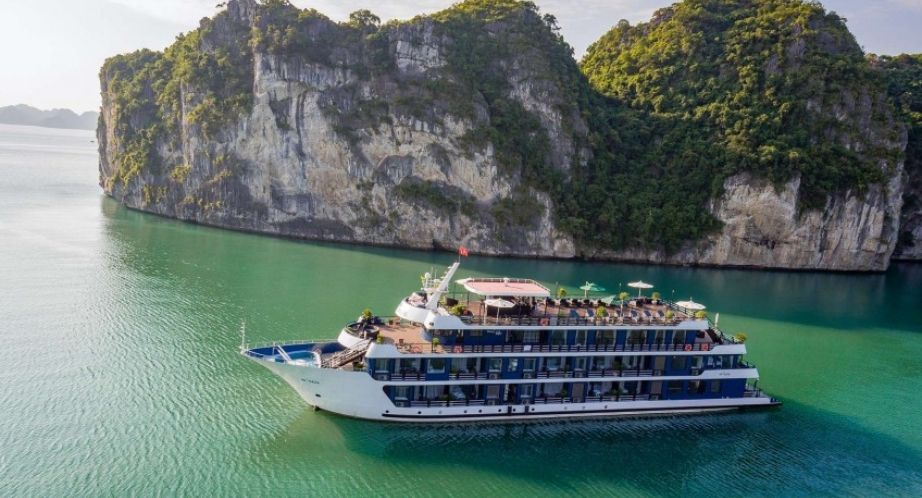 Rosy Cruise Boat in Lan Ha Bay