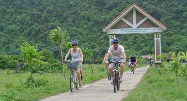 Visit Viet Hai village