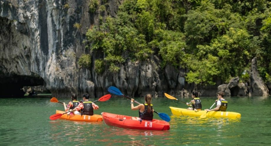 8- hour Day Tour : Hanoi - Halong International Port - Sung Sot Cave - Titov Island - Luon Cave