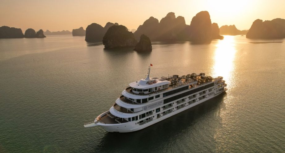 Overview about Ambassador Day Cruise