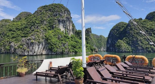 Airy sundeck of Cozy Boutique cruise