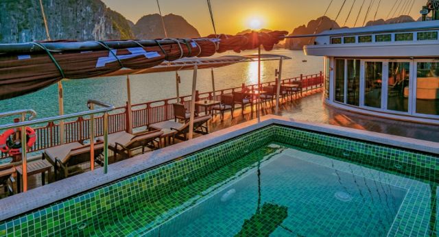 Sundeck pool